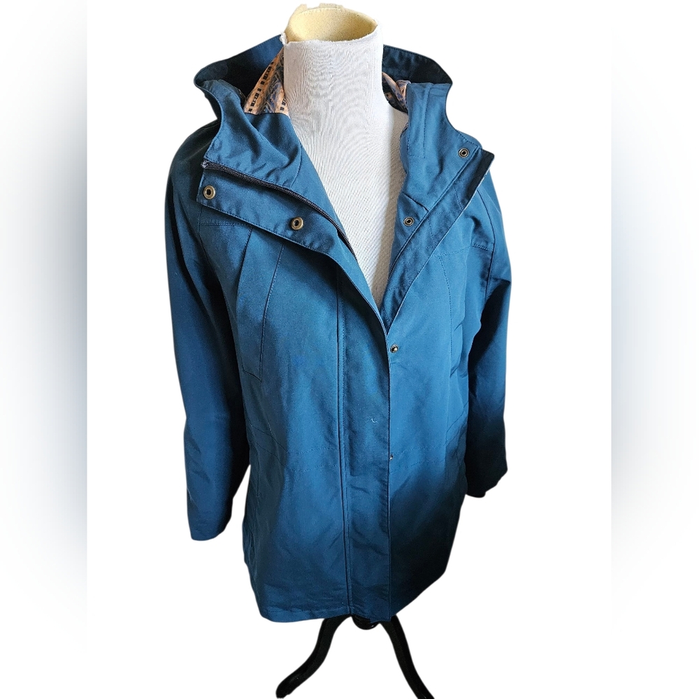 Pendleton Womens Nylon Hooded rain Coat Size Large.